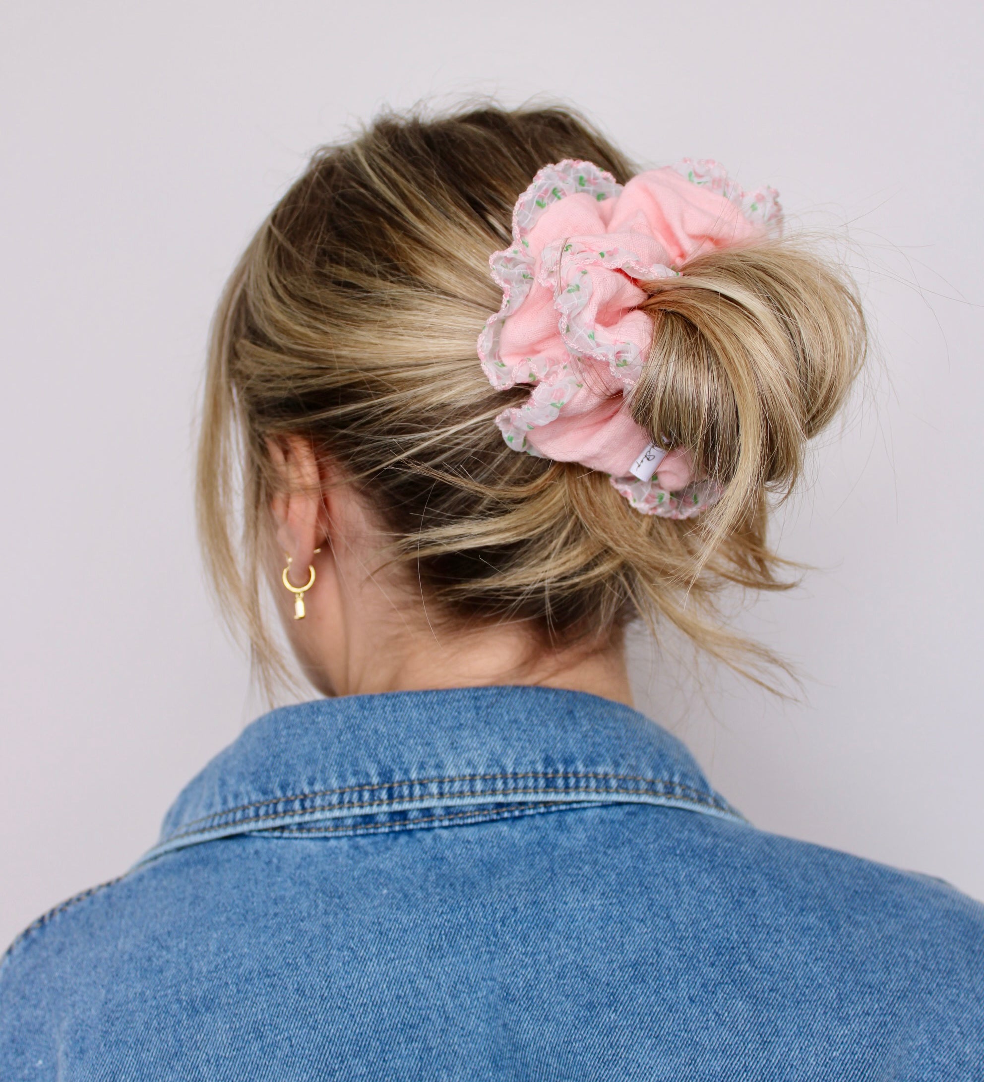 Rosé Ruffle Muslin Scrunchie - ElleaShop