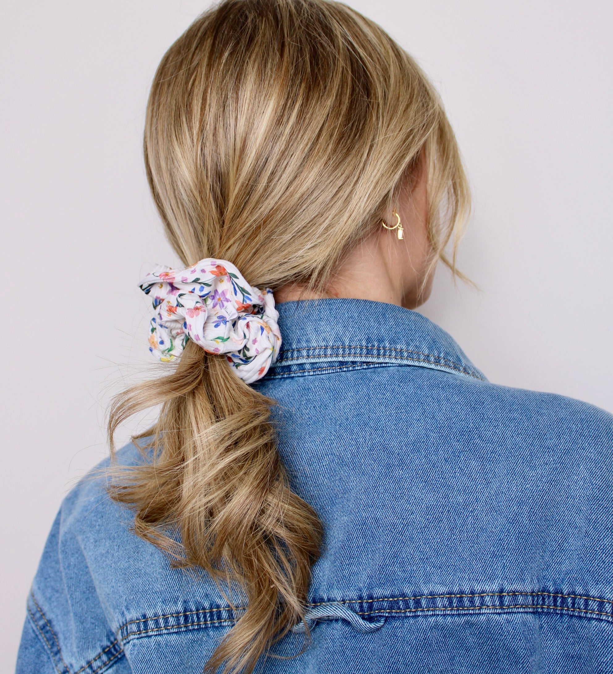 Wildflower Bloom Ribbed Scrunchie - ElleaShop