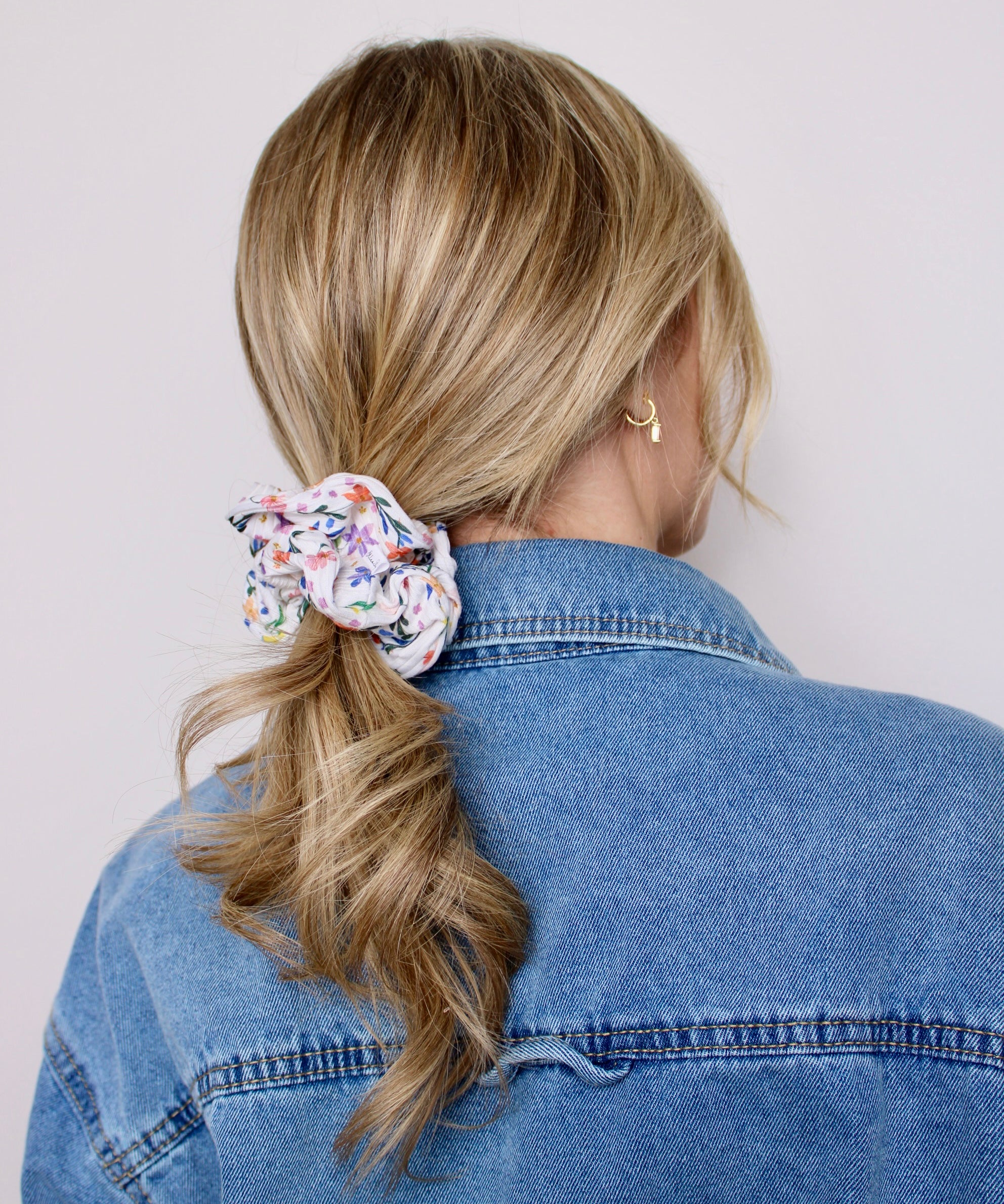 Wildflower Bloom Ribbed Scrunchie - ElleaShop