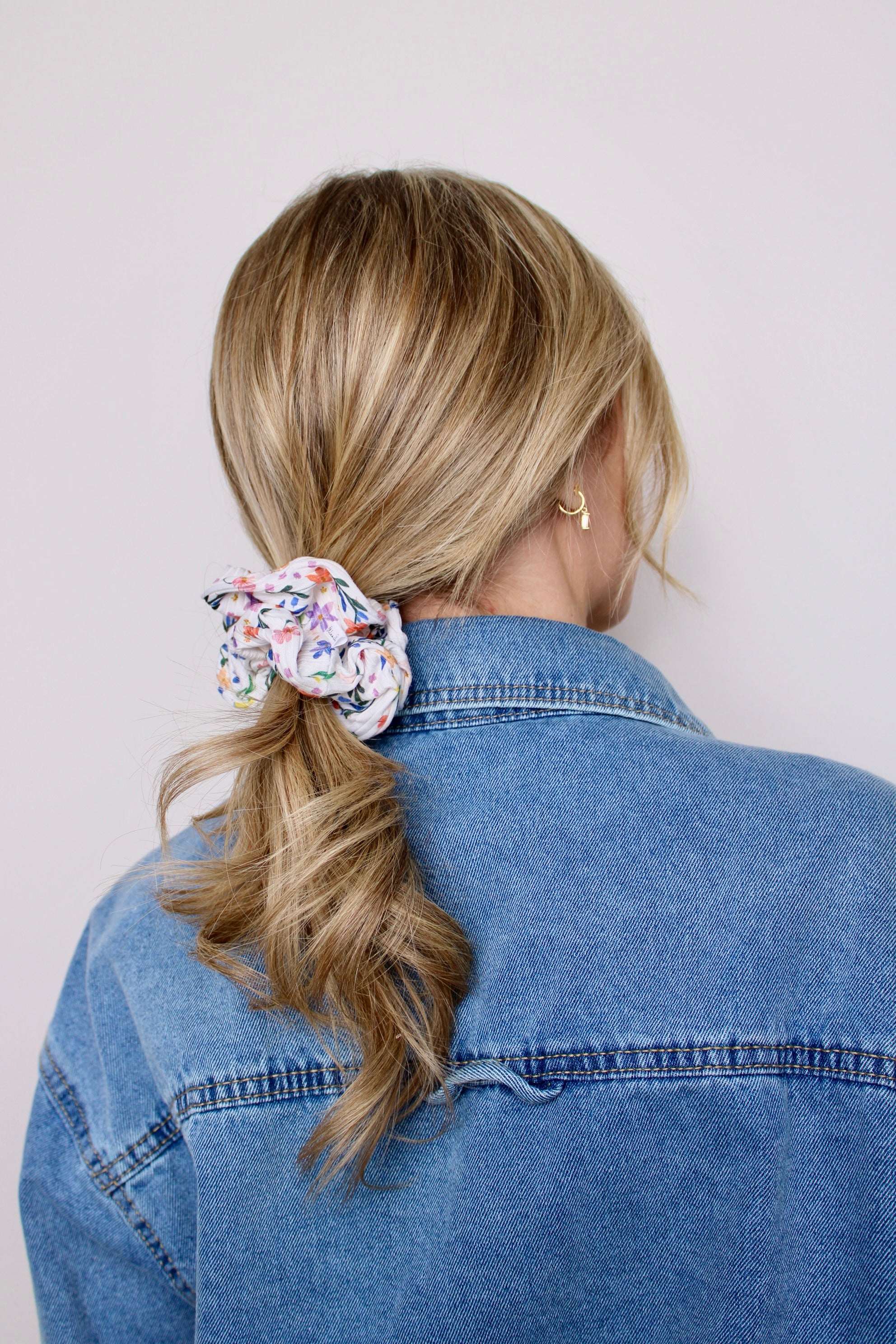 Wildflower Bloom Ribbed Scrunchie - ElleaShop