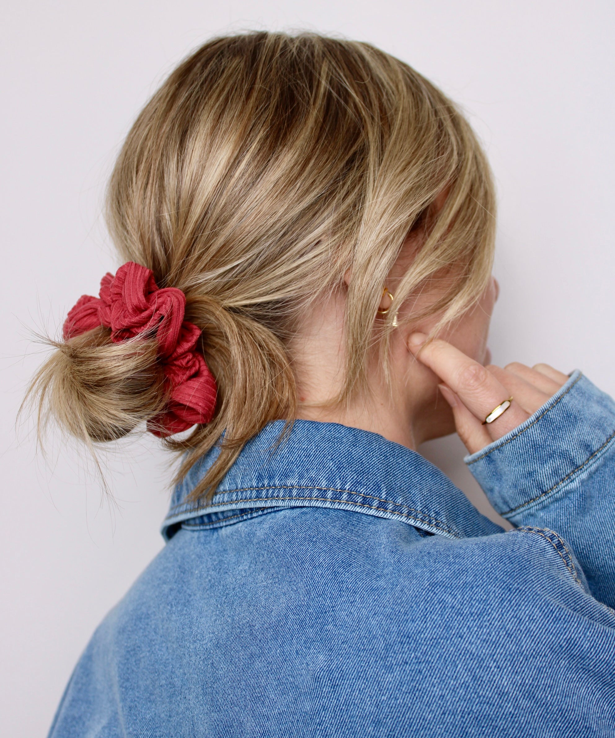 Raspberry Soft Ribbed Scrunchie - ElleaShop