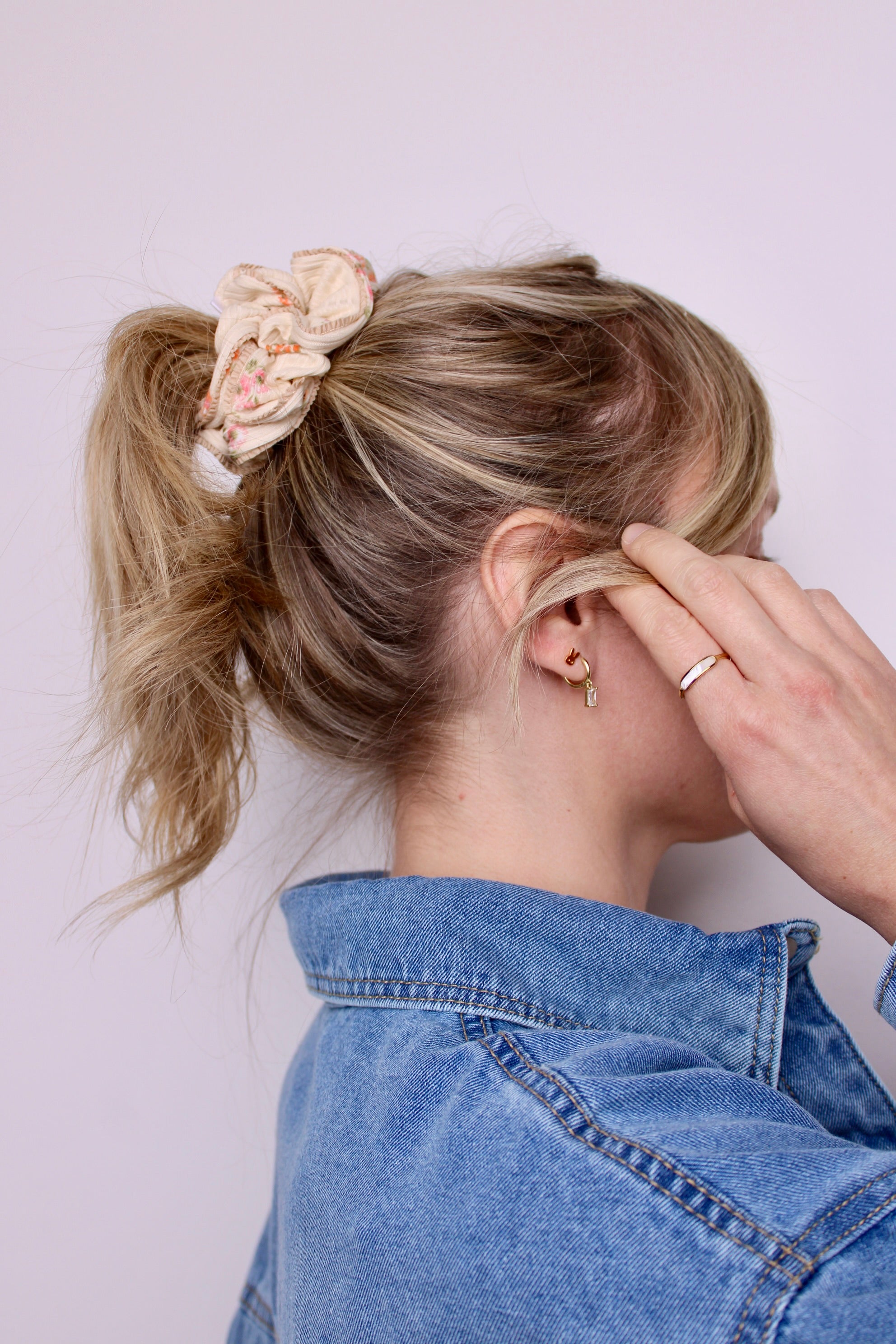 Vintage Flowers Ripple Scrunchie - ElleaShop