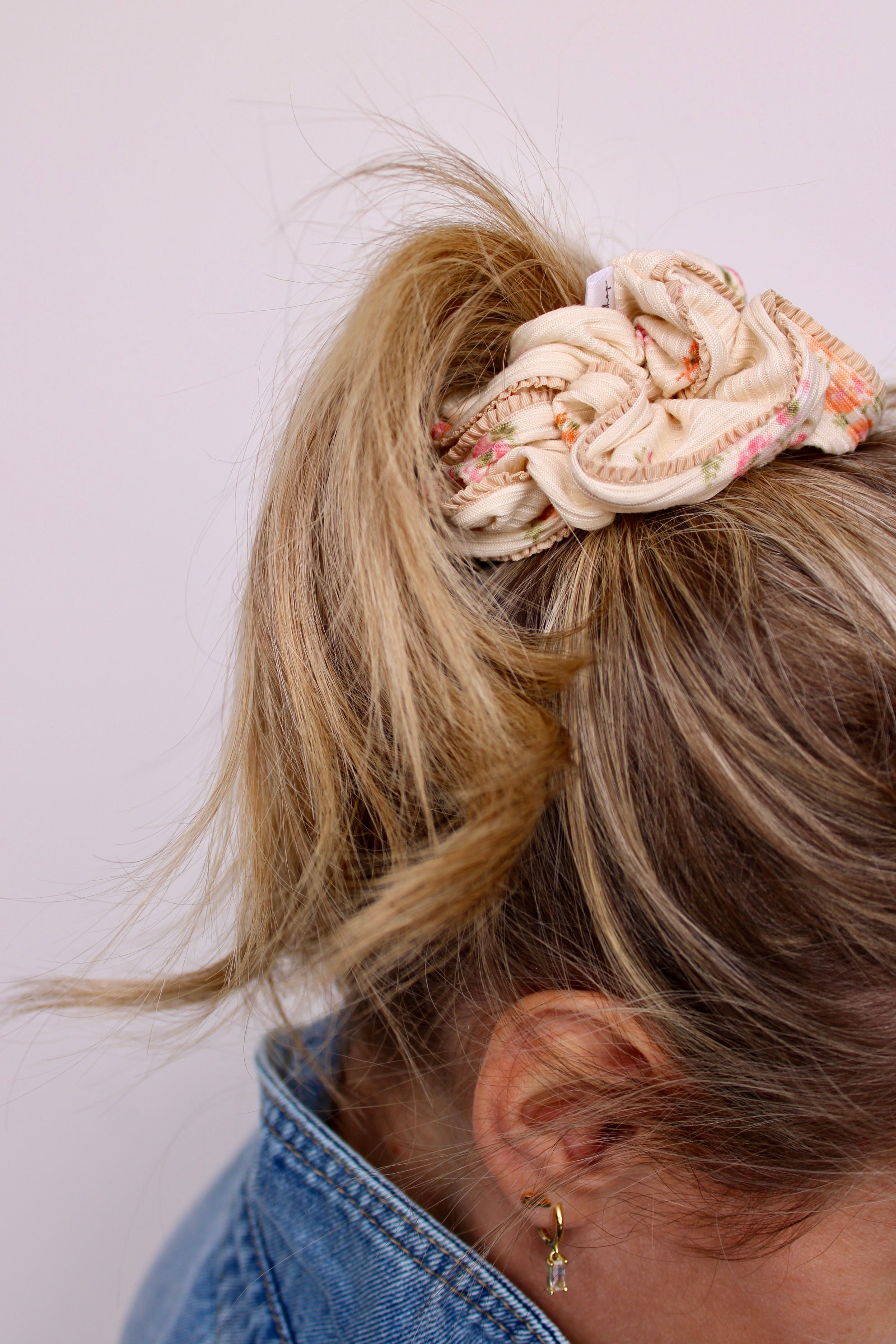 Vintage Flowers Ripple Scrunchie - ElleaShop