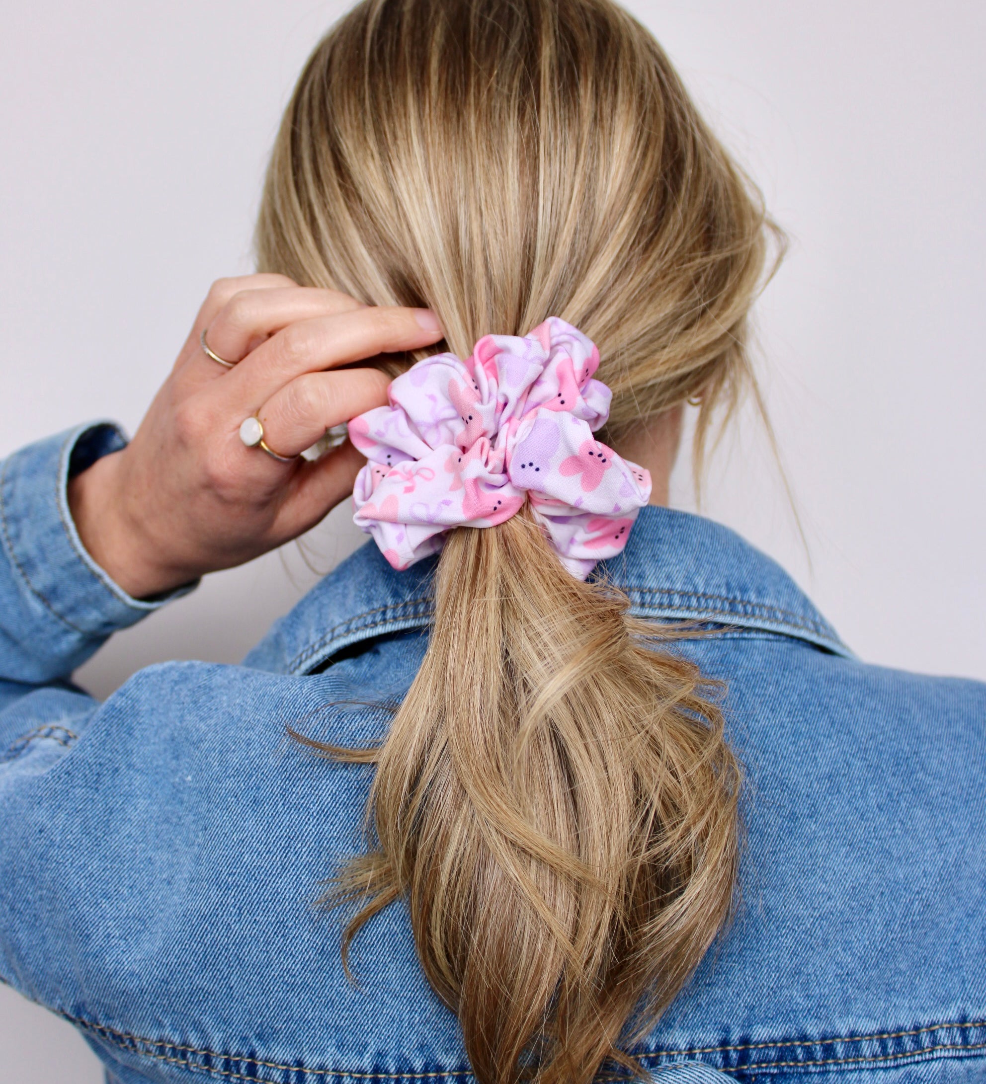 Bunny & Bow Scrunchie - ElleaShop