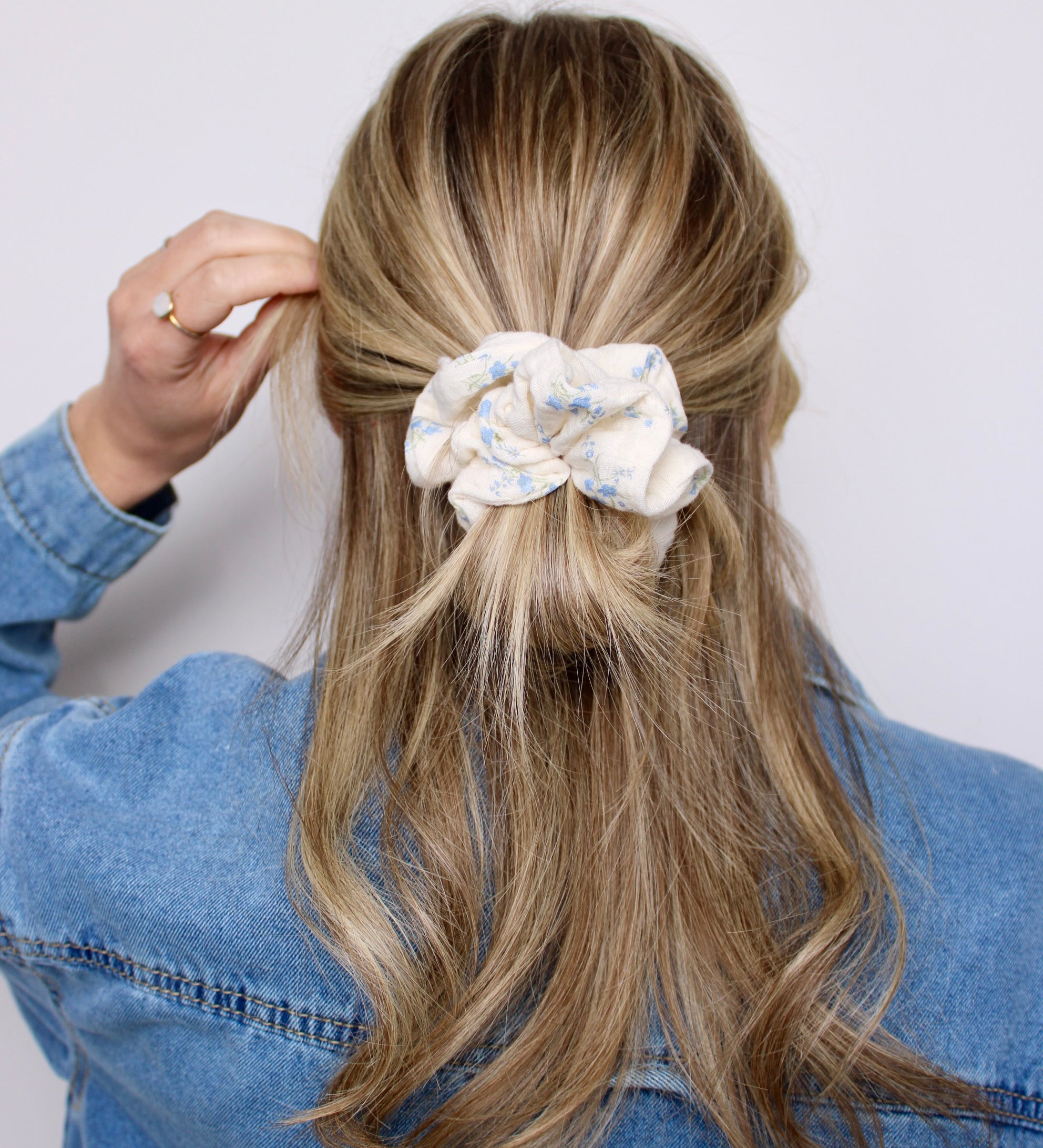 Blue Garden Muslin Scrunchie - ElleaShop