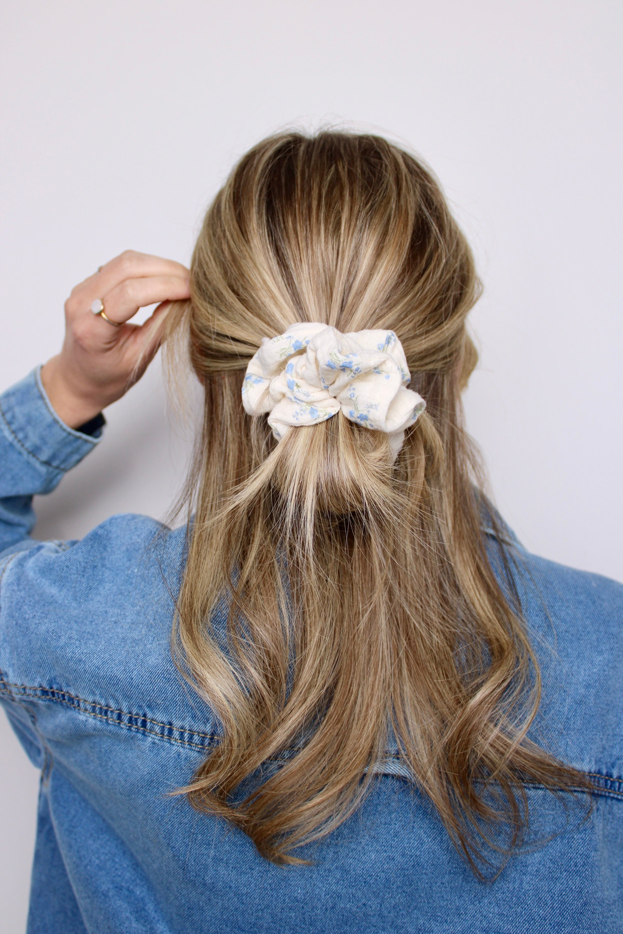 Blue Garden Muslin Scrunchie - ElleaShop