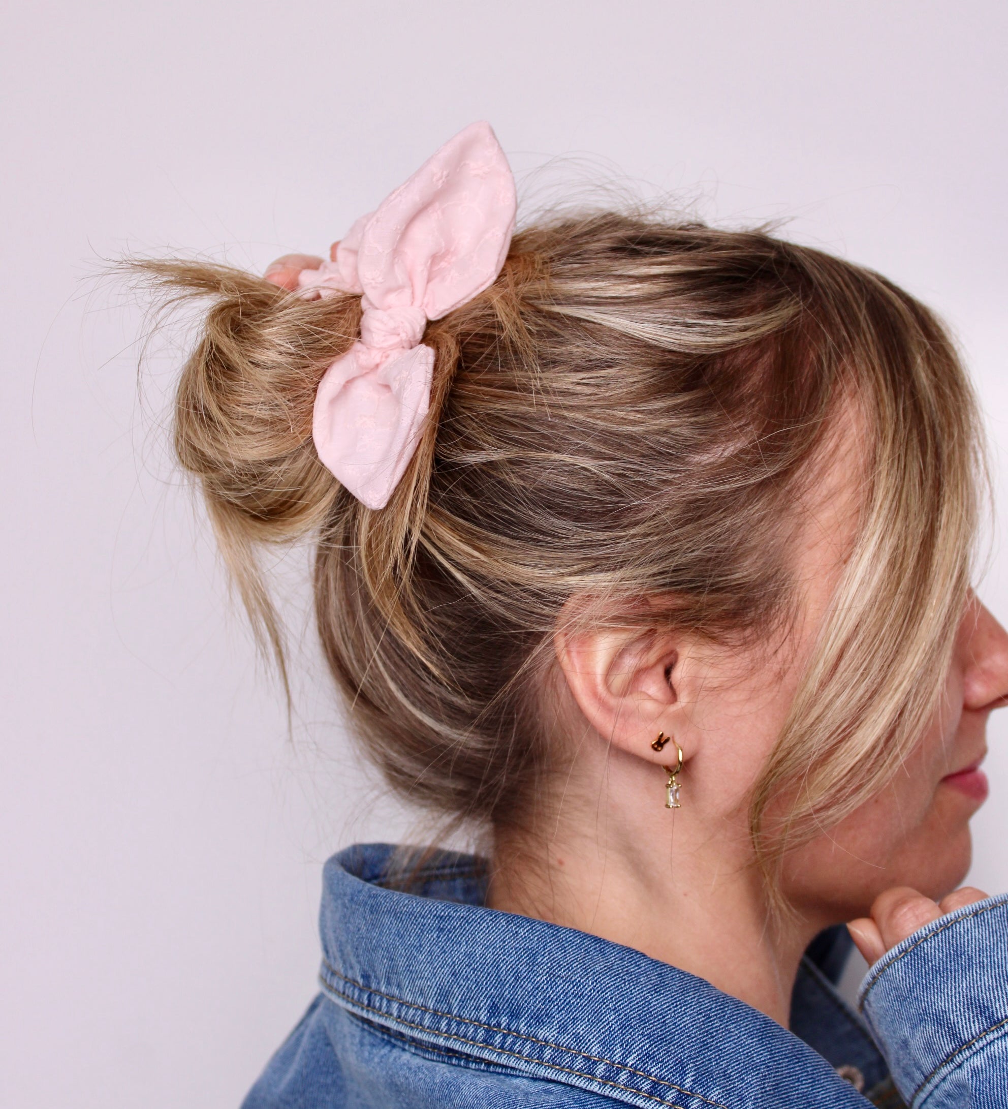 Blush Flowers Bow Scrunchie - ElleaShop