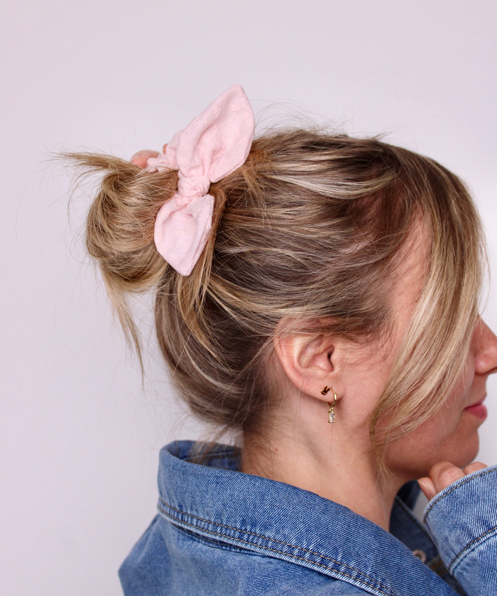 Blush Flowers Bow Scrunchie - ElleaShop