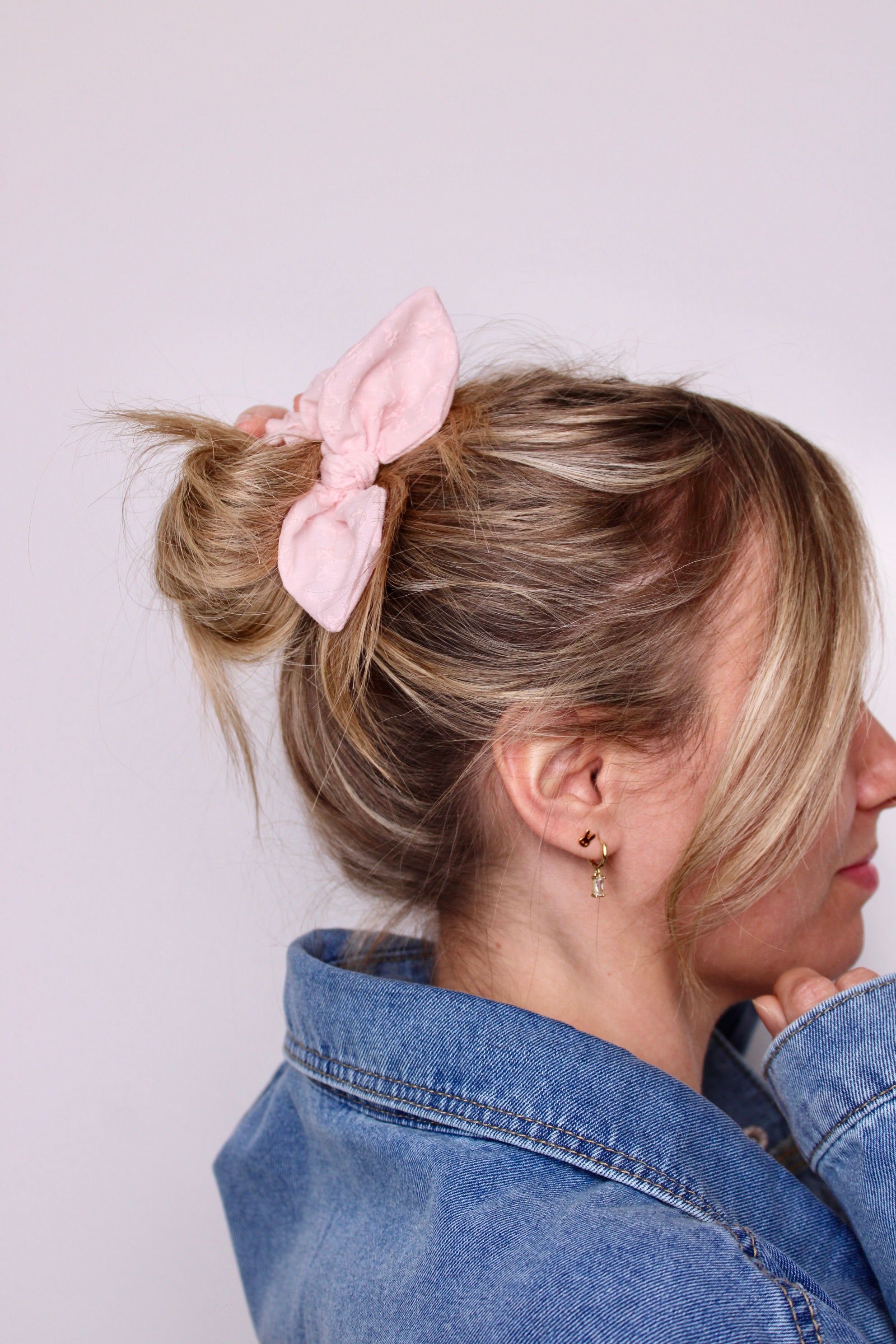 Blush Flowers Bow Scrunchie - ElleaShop