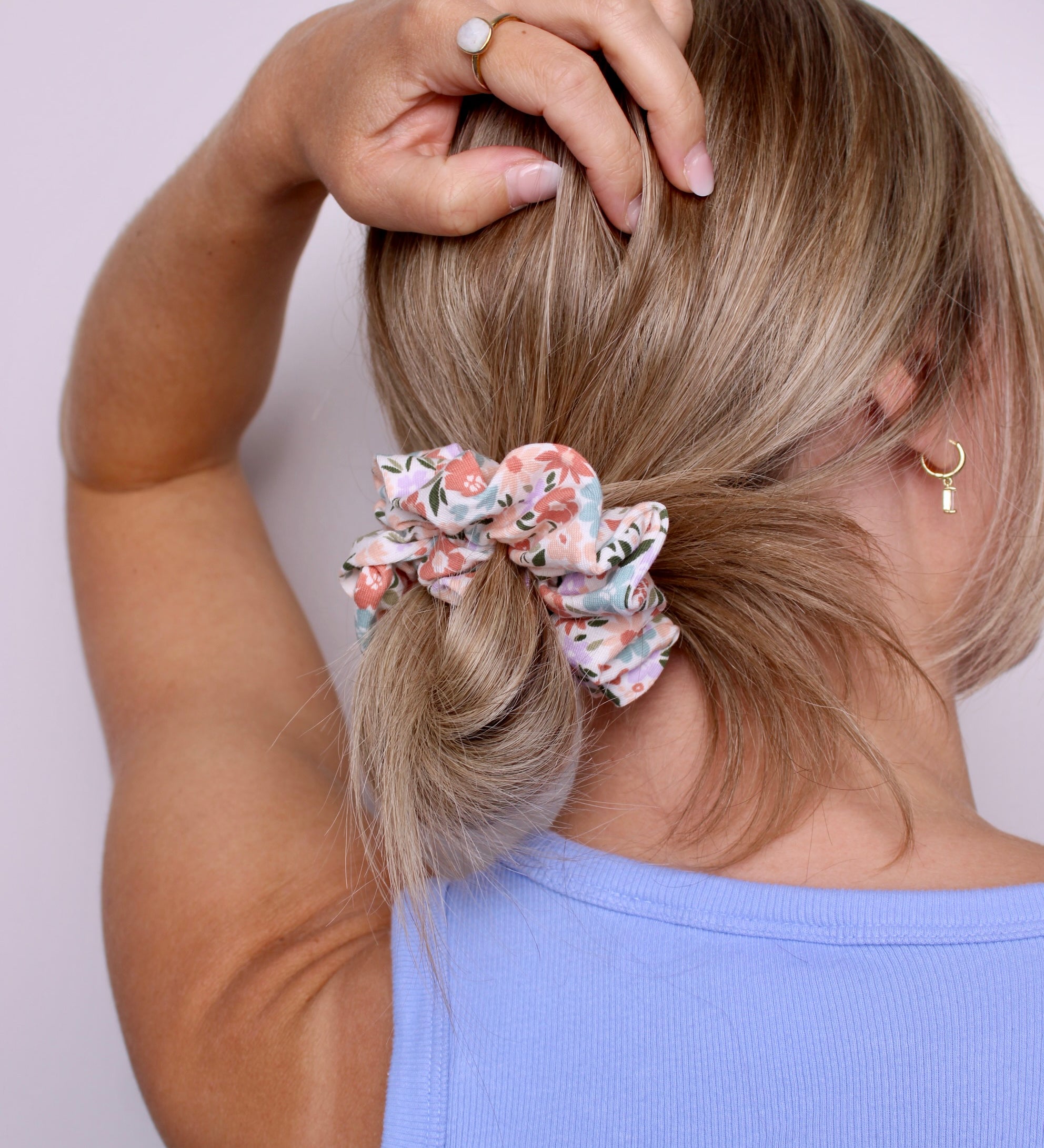 Pastel Flowers Scrunchie - ElleaShop