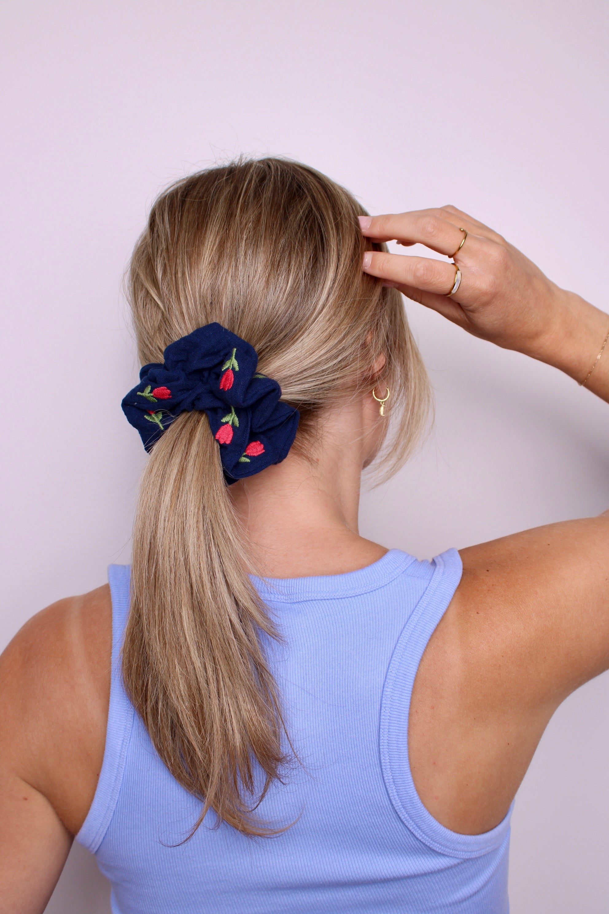 Embroidered Tulips Muslin Scrunchie - ElleaShop