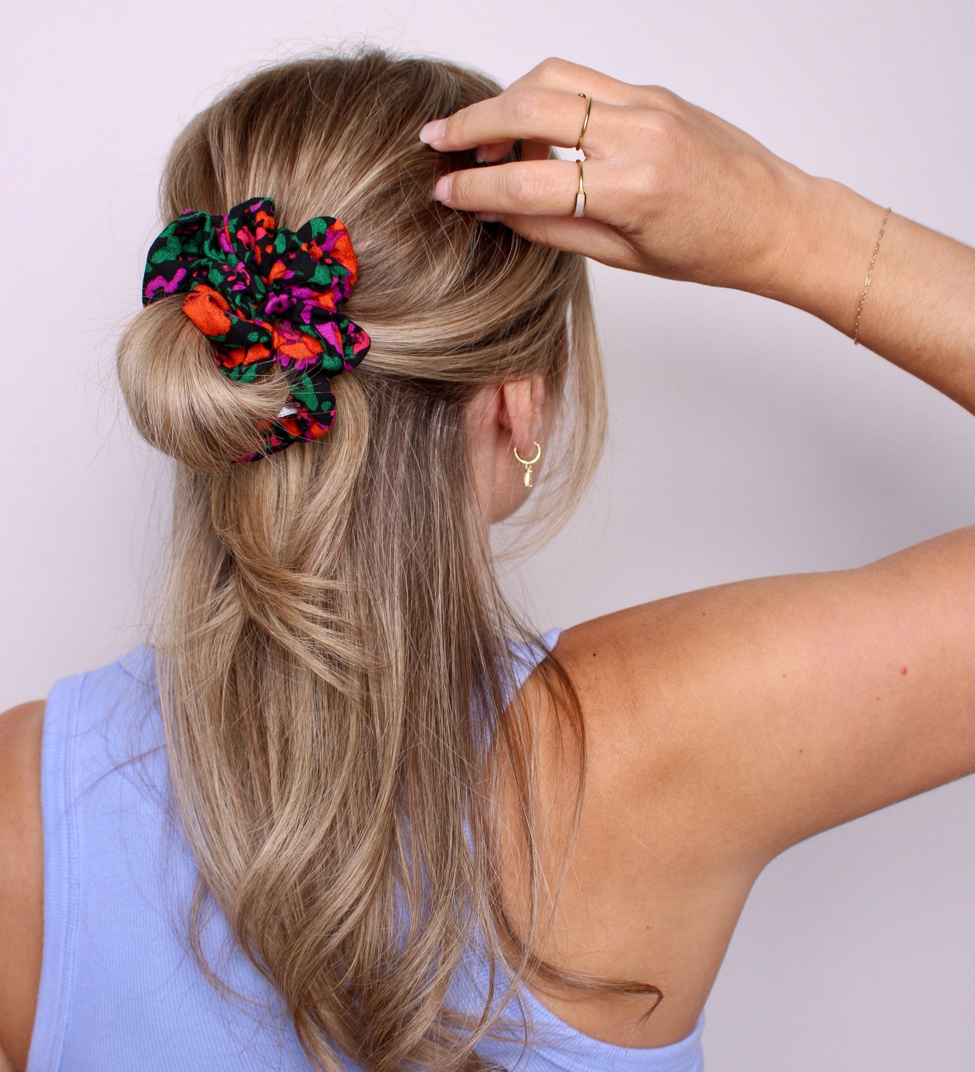 Tropical Flowers Scrunchie - ElleaShop