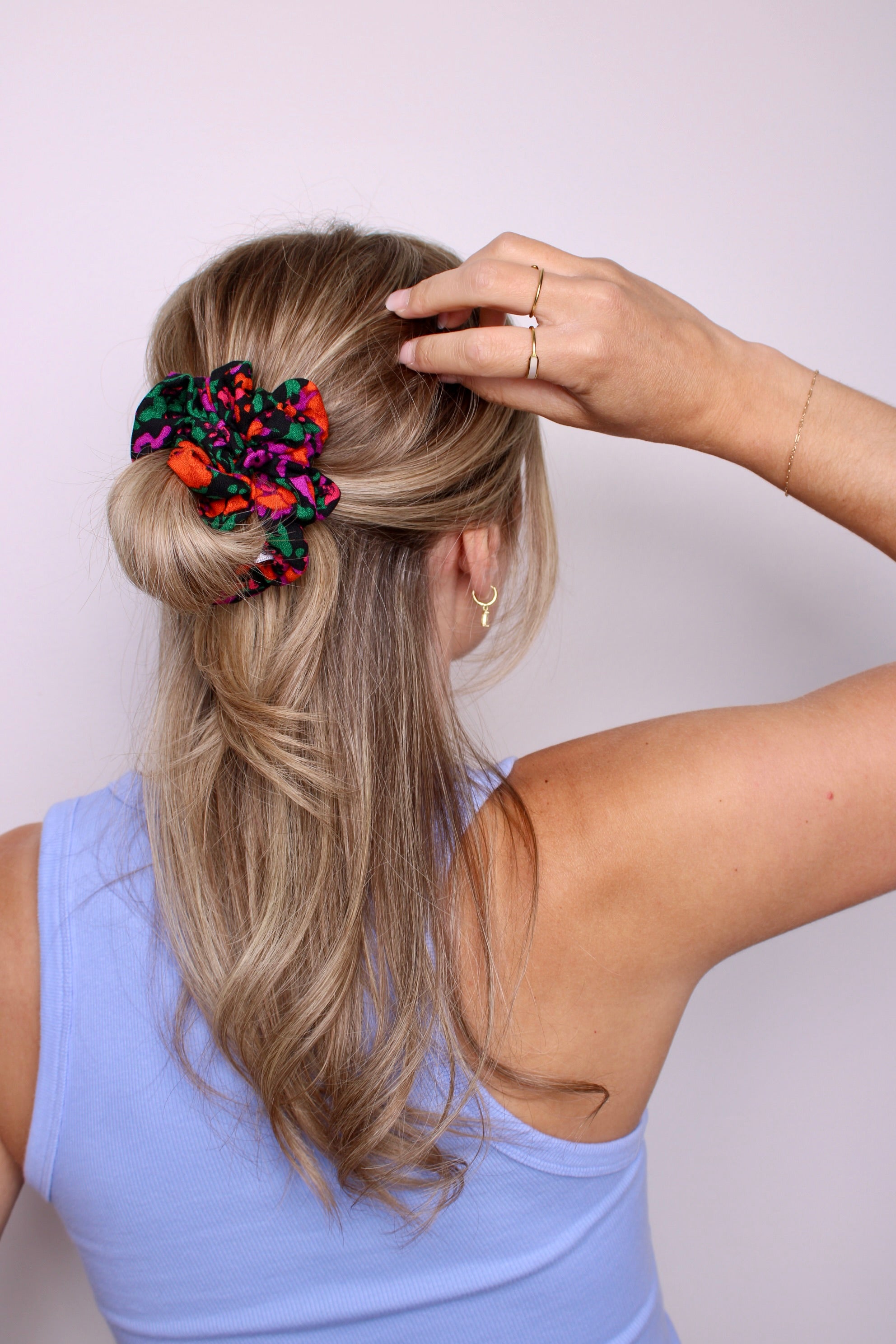 Tropical Flowers Scrunchie - ElleaShop