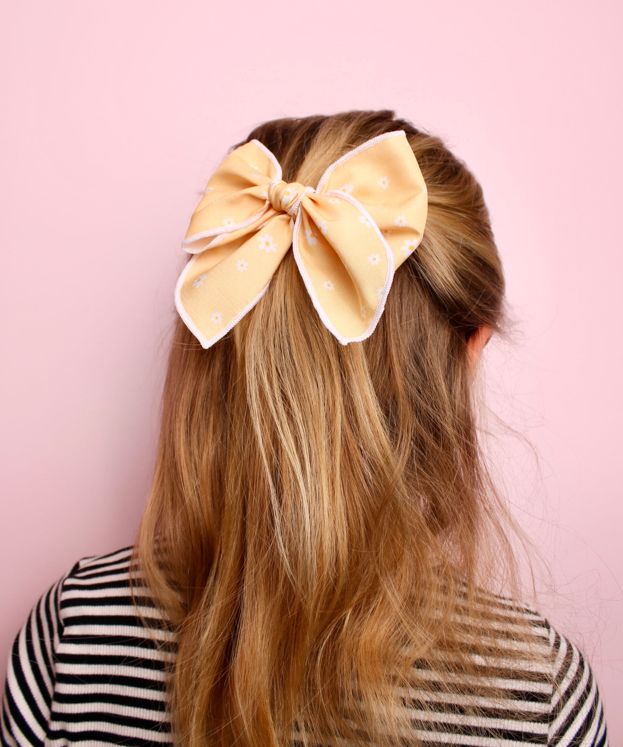 Buttercup Daisy Bow - ElleaShop
