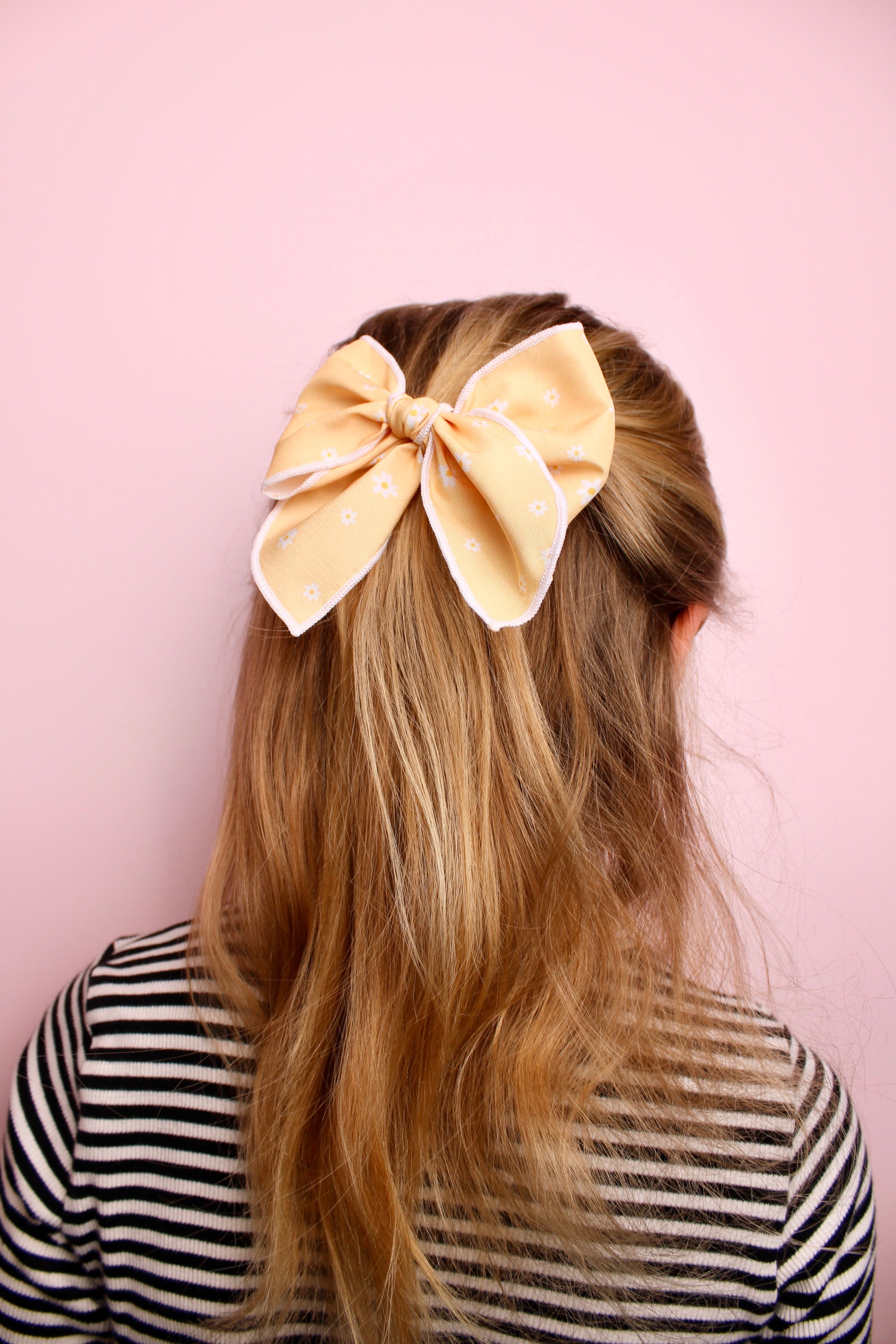Buttercup Daisy Bow - ElleaShop