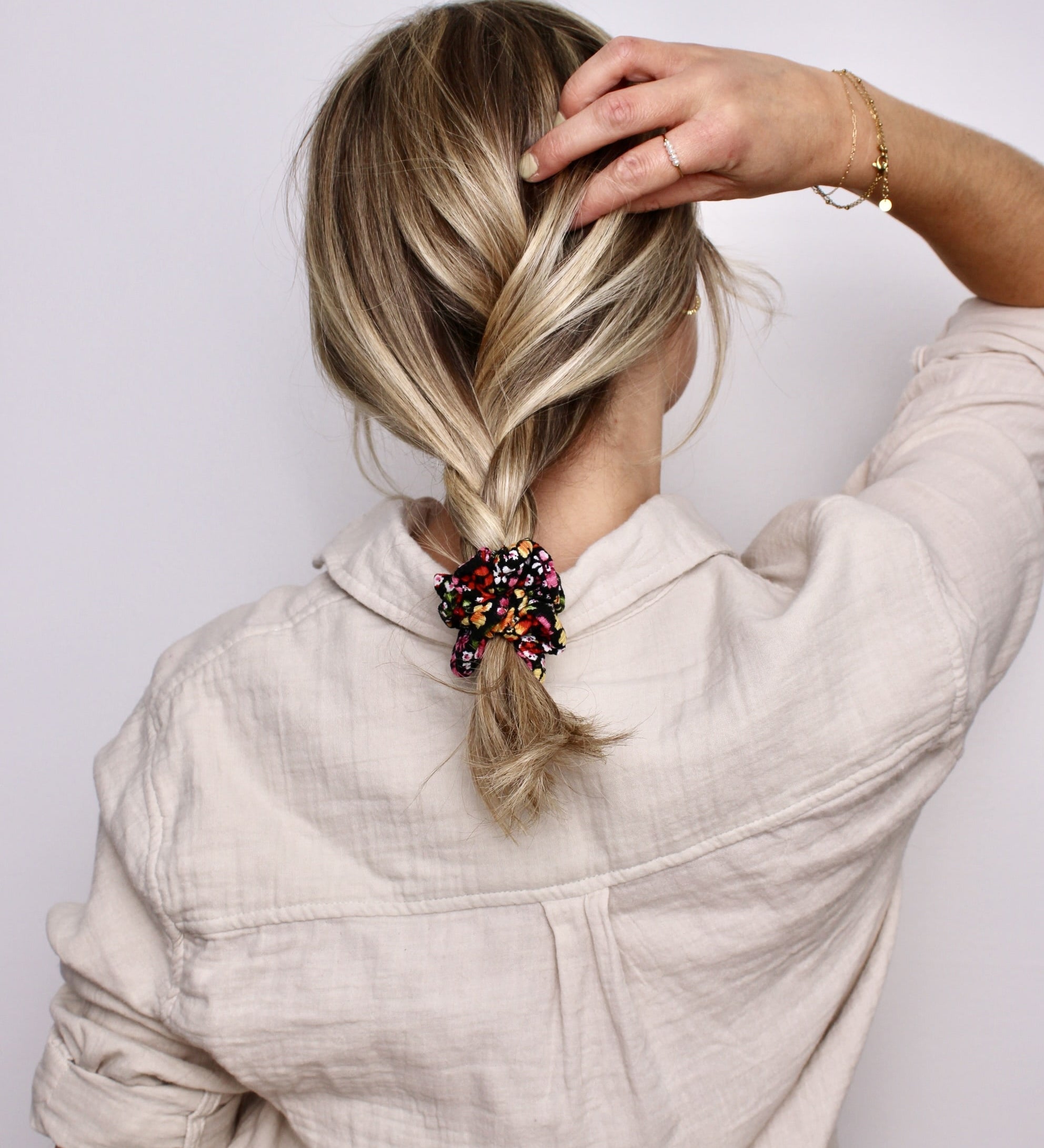 Black Floral Ribbed Scrunchie - ElleaShop
