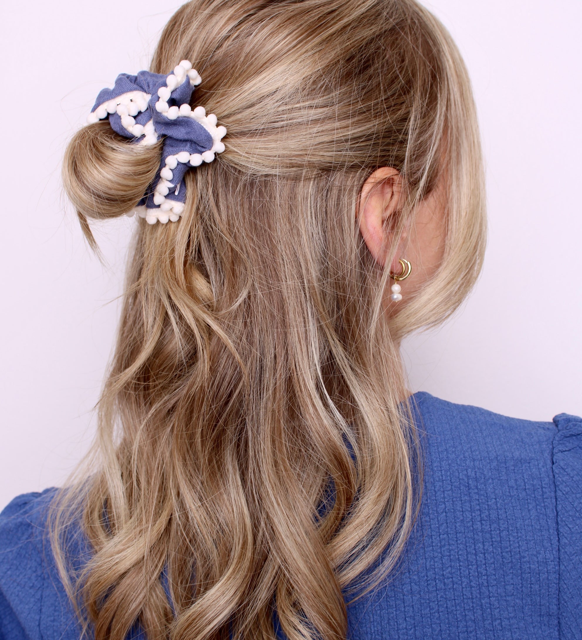 Blueberry Pompom Linen Scrunchie - ElleaShop