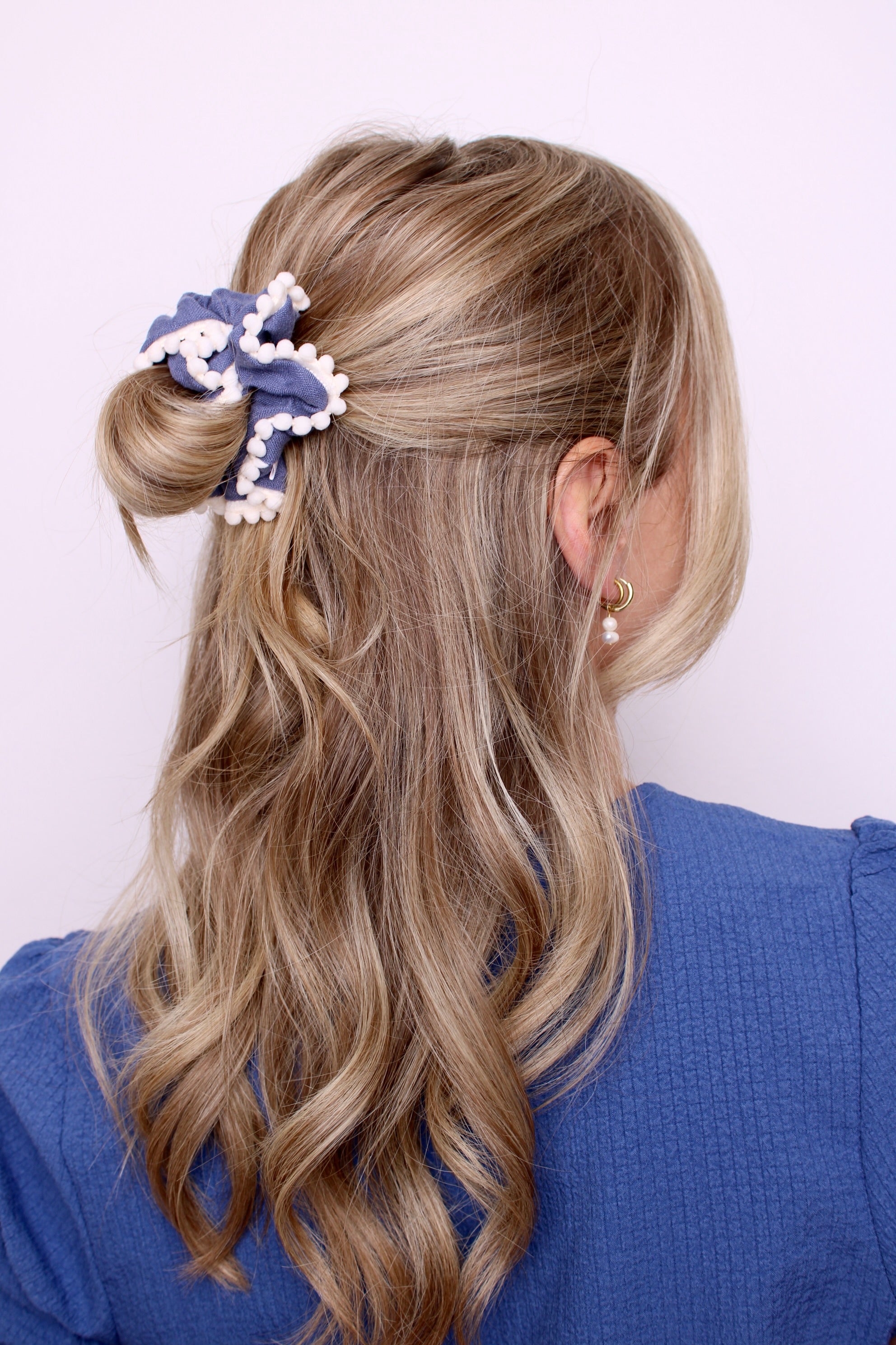 Blueberry Pompom Linen Scrunchie - ElleaShop