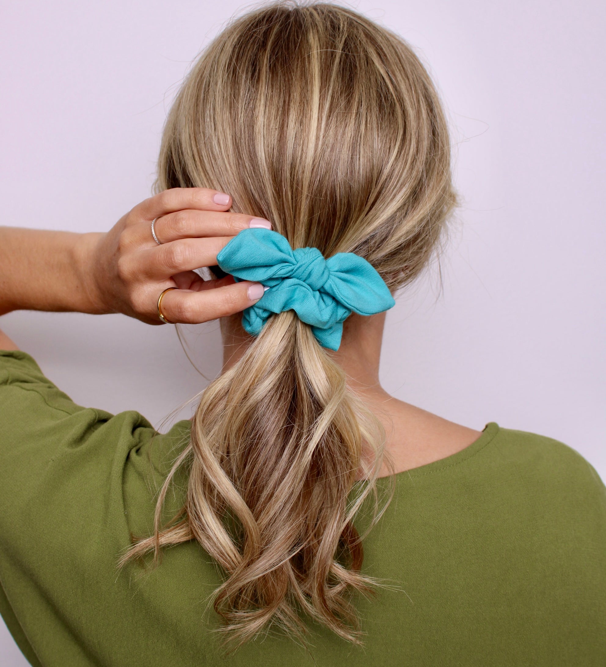 Capri Bow Scrunchie - ElleaShop