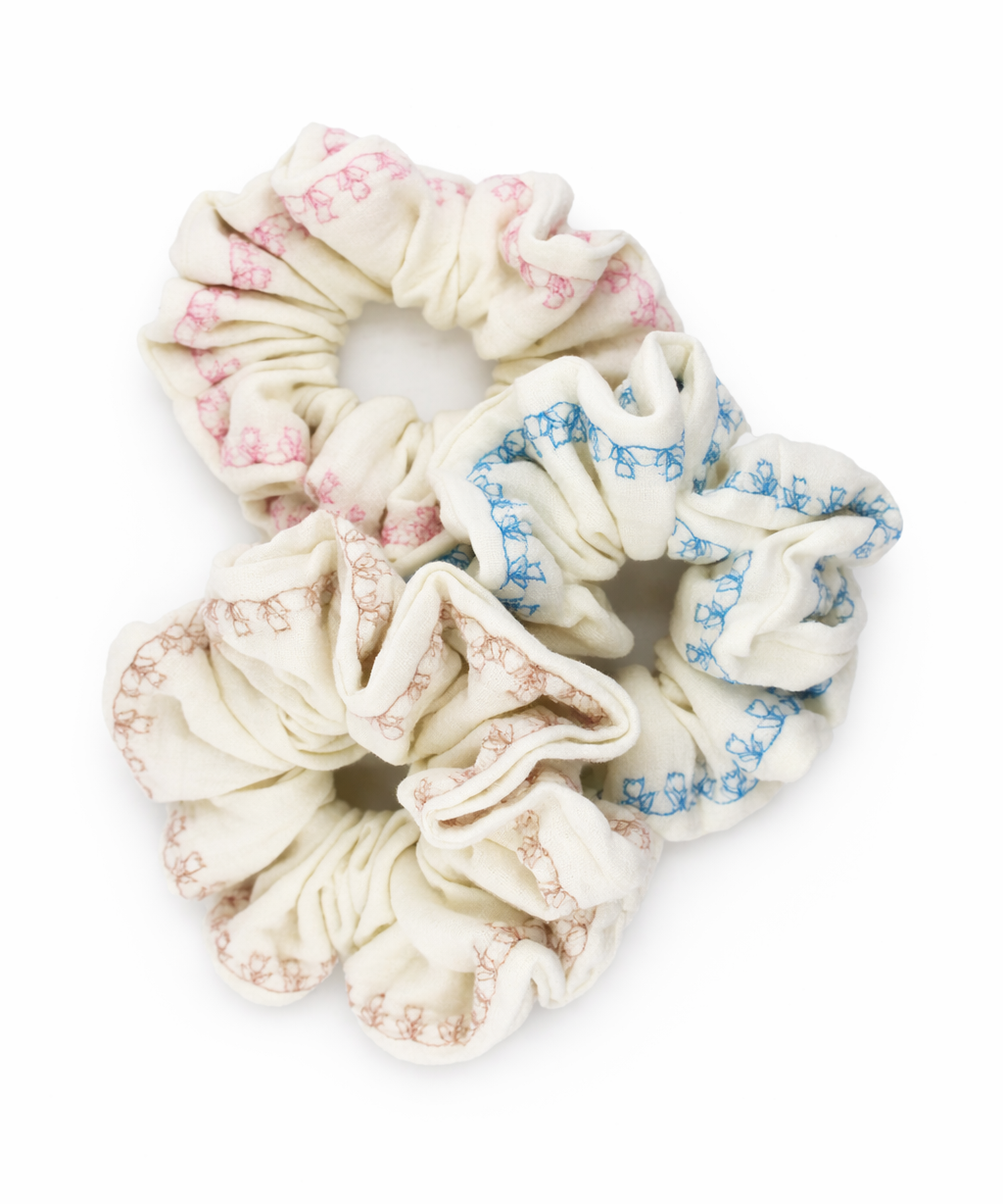 Ivory Stitch Roses Scrunchie - ElleaShop