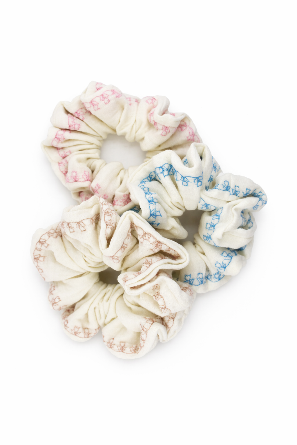 Ivory Stitch Roses Scrunchie - ElleaShop