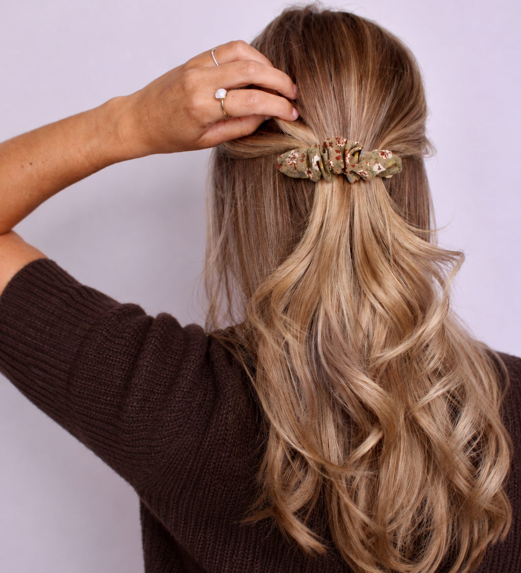 Antique Flowers Scrunchie Clip - ElleaShop