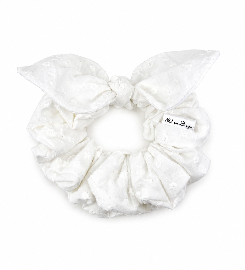 White Flowers Bow Scrunchie - ElleaShop
